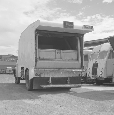 b. Cleansing Truck No. 558