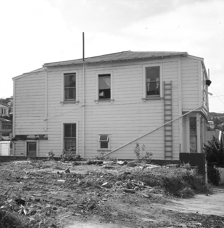 f. No 18 Nairn St