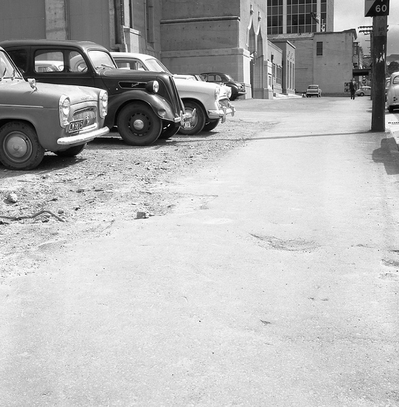 b. Molesworth St