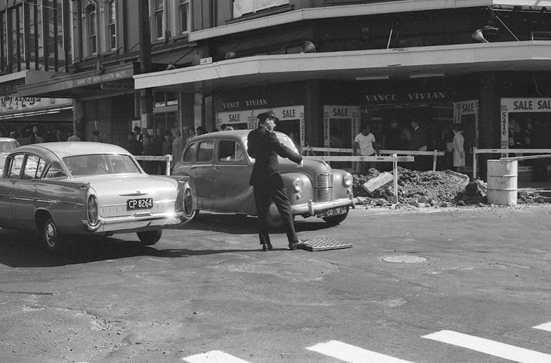 au. Traffic/buildings