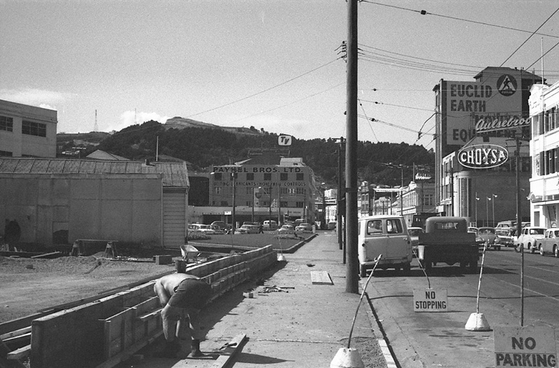 ax. Traffic/buildings