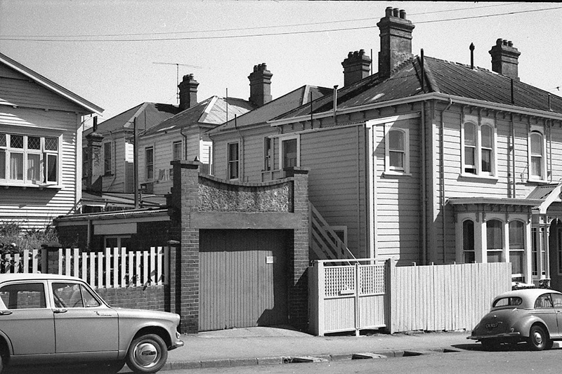 b. Traffic/buildings