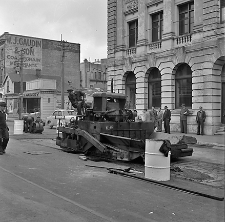 a. Building on the corner of Ghuznee and Leeds Street