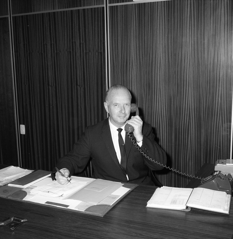 d. Mr Hooker, Mr McCutcheon (M. E. D)