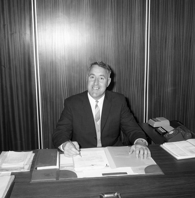 g. Mr Hooker, Mr McCutcheon (M. E. D)