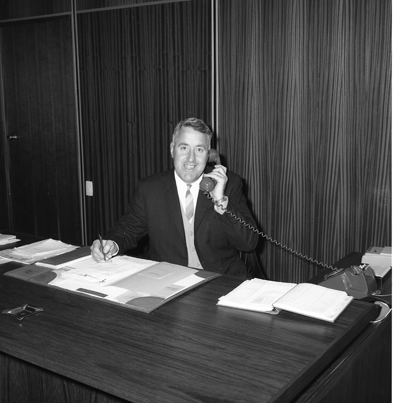 i. Mr Hooker, Mr McCutcheon (M. E. D)