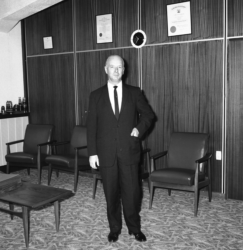 l. Mr Hooker, Mr McCutcheon (M. E. D)