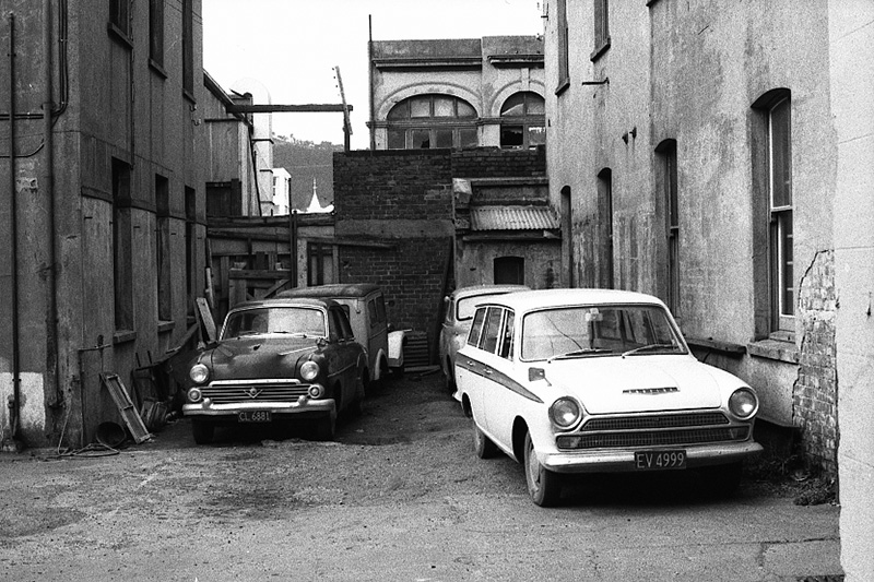 ai. Cuba Street, Rear entrances