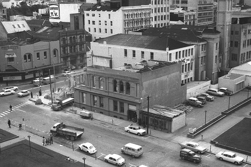 an. Cuba Street, Rear entrances