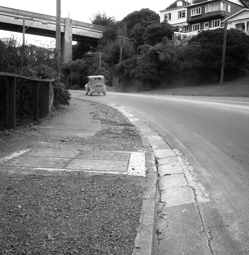 c. Glenmore St, footpath