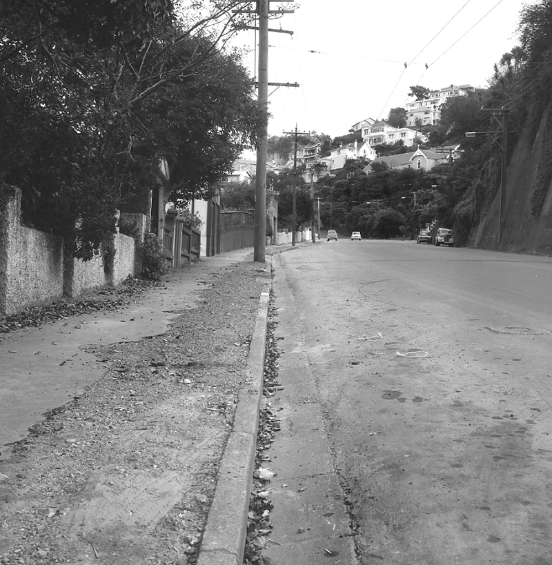 h. Glenmore St, footpath