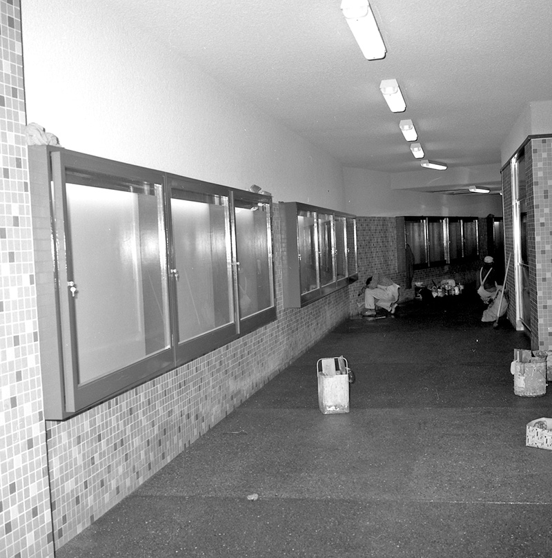 d. Lambton Quay Entrance, Municipal parking building