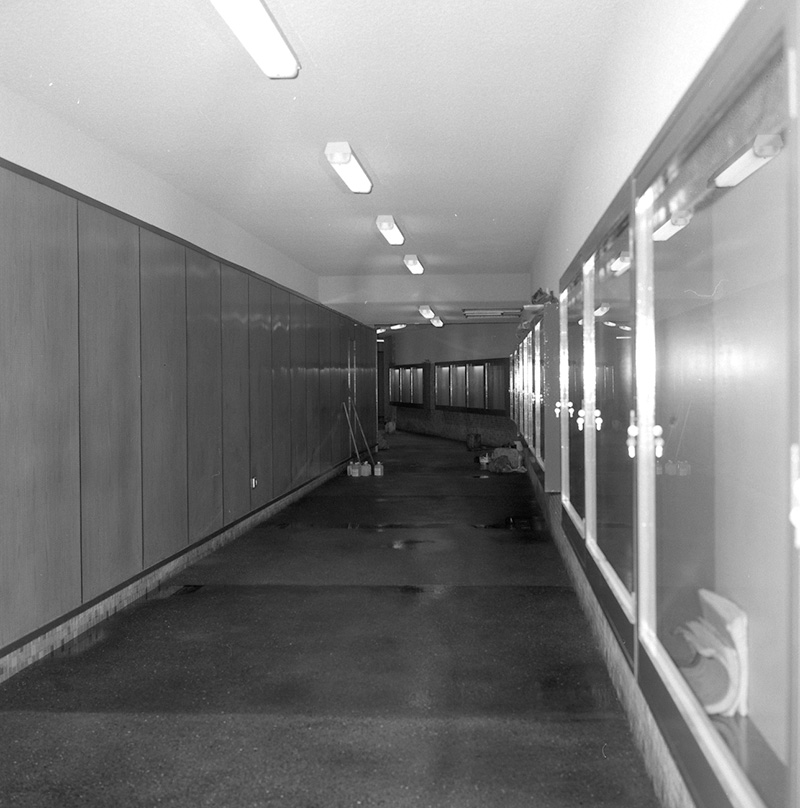 e. Lambton Quay Entrance, Municipal parking building