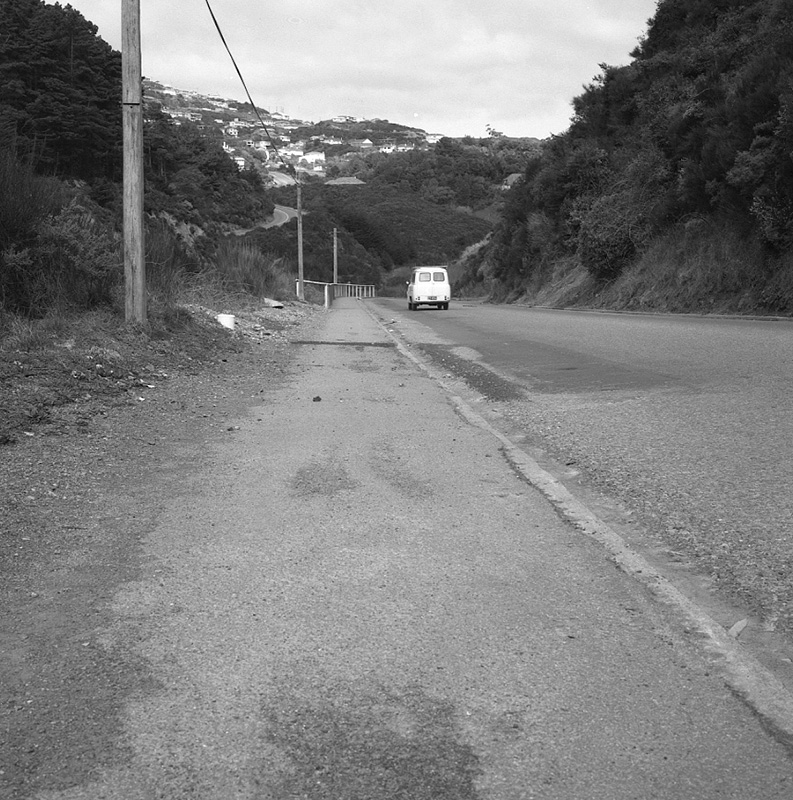 l. Footpath, Churchill Drive, Crofton Downs