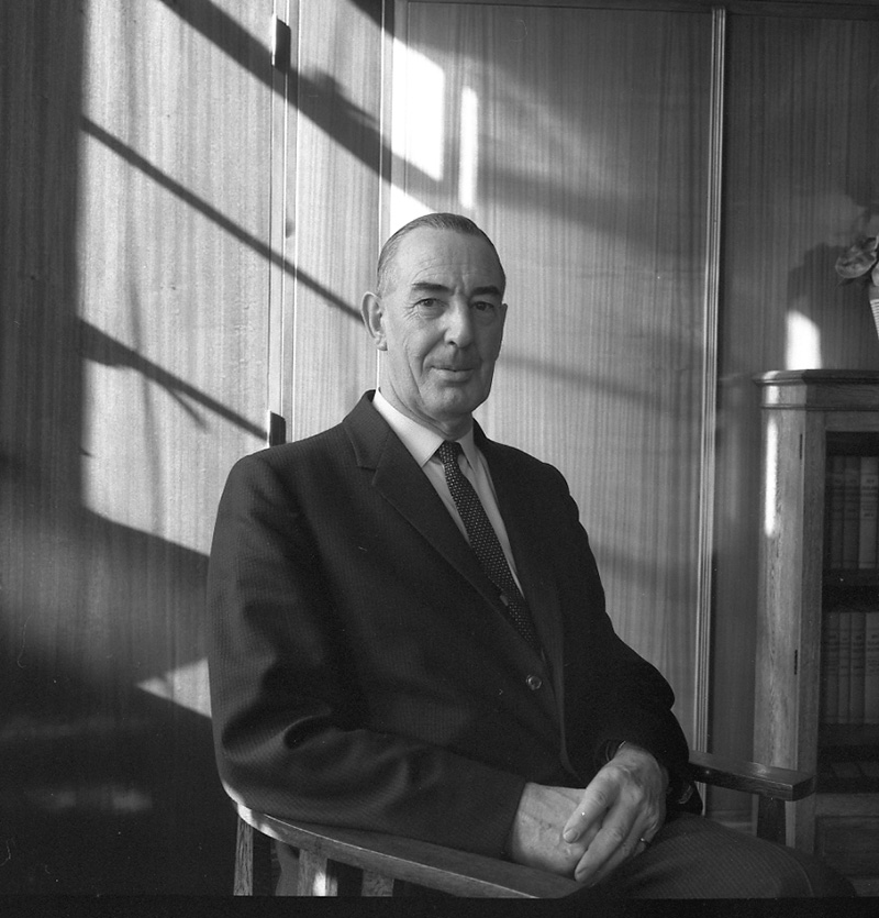 d. Mr FW Pringle, town clerk