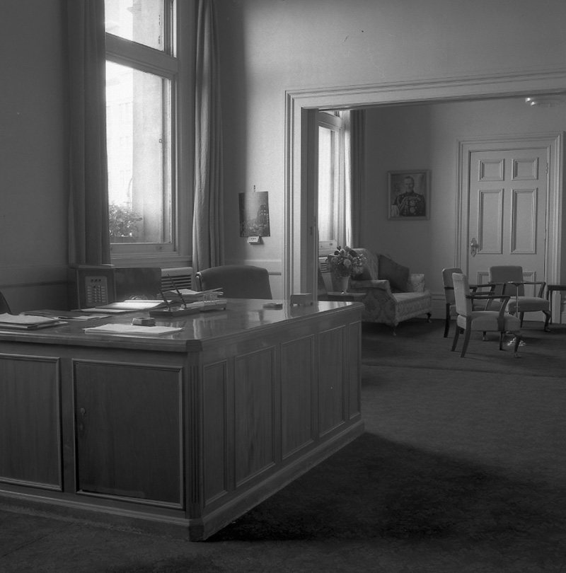 e. Interior Mayor's room