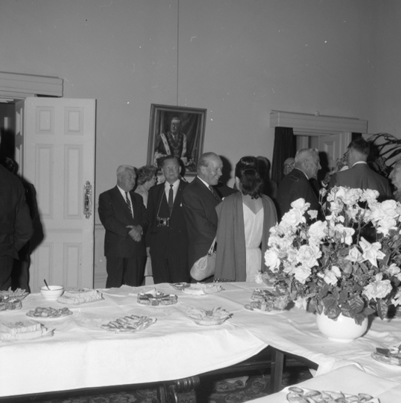 f. Reception to American Editors