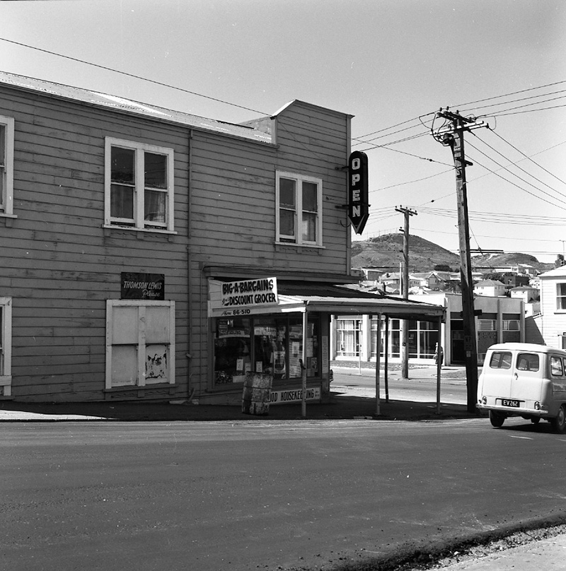 e. Corner Adelaide Road and Luxford Street [38-40 Luxford Street]