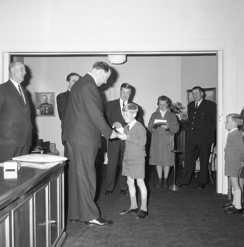 h. Mayor's room, boy presenting plaque to Mayor
