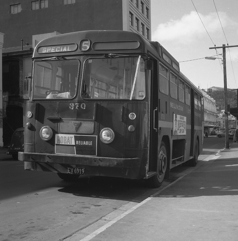 b. Bus, Dixon St