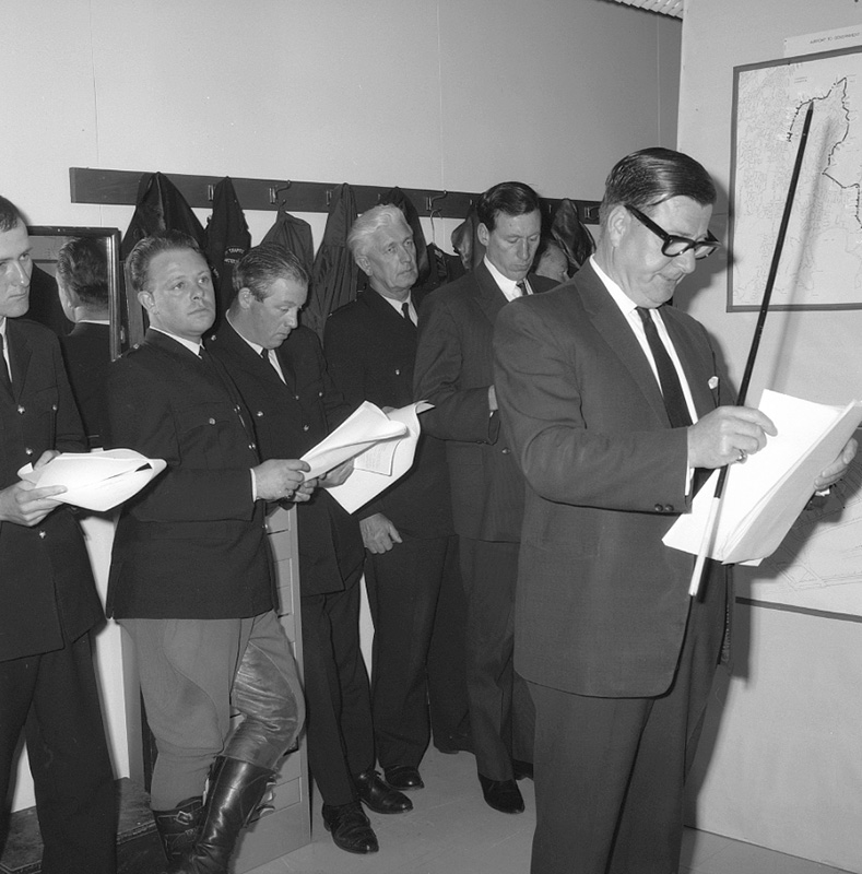 h. Briefing, Traffic House