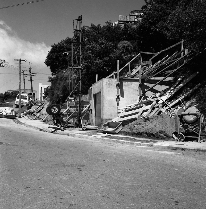 b. Nos 88-90 Rakau Road, footpath obstructed