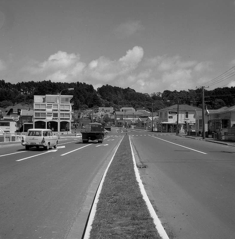 b. Traffic lights, Evans Bay