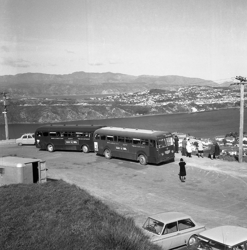 r. Observation bus tour