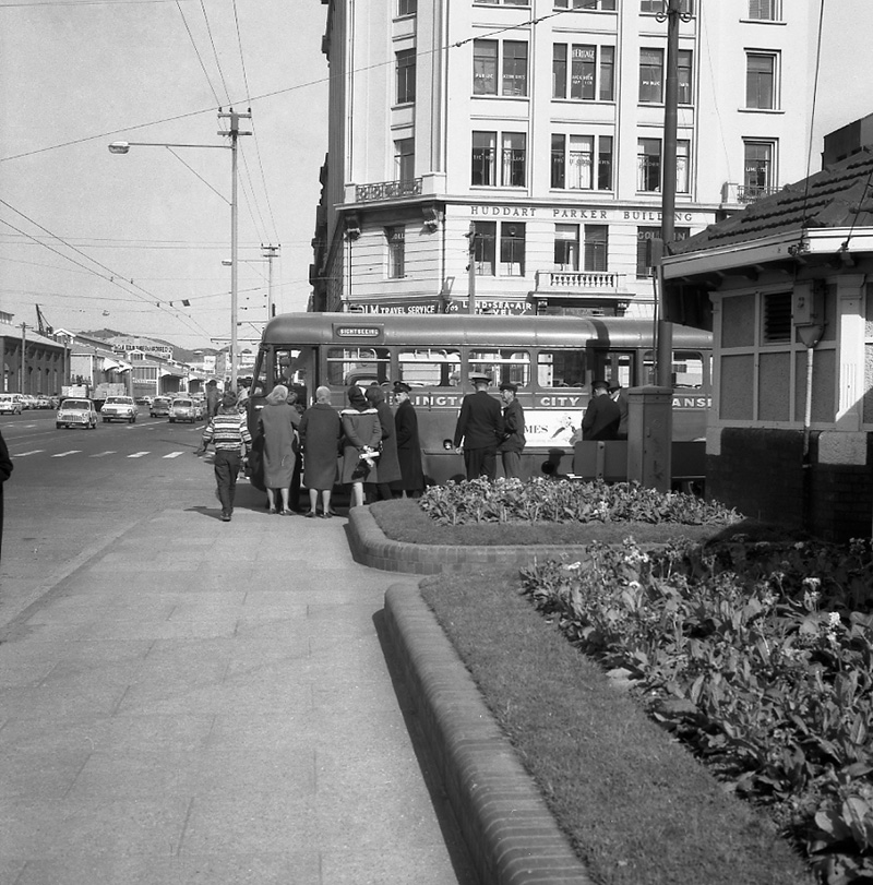 t. Observation bus tour
