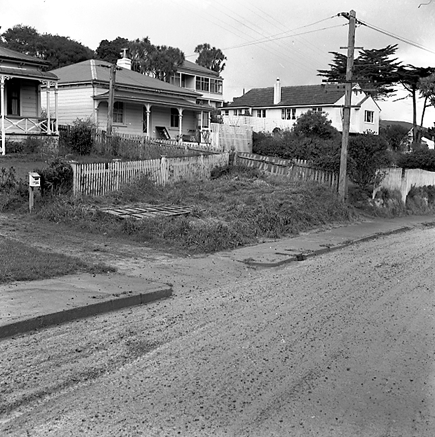 g. Single storey wooden dwellings, footpaths, motorvehicles