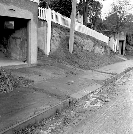 i. Single storey wooden dwellings, footpaths, motorvehicles