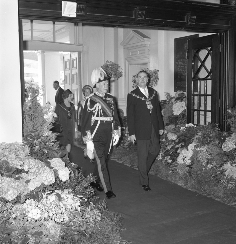 b. Governor General Sir Arthur Porritt