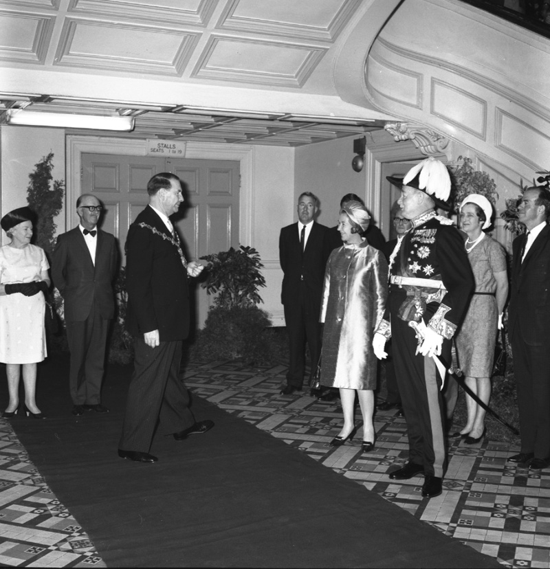 d. Governor General Sir Arthur Porritt