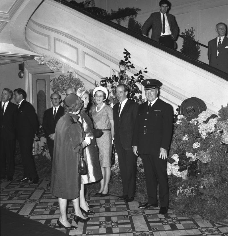 f. Governor General Sir Arthur Porritt