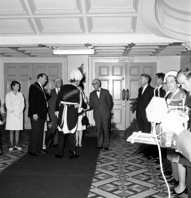 k. Governor General Sir Arthur Porritt