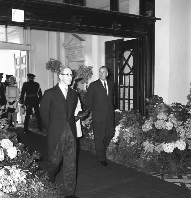 l. Governor General Sir Arthur Porritt