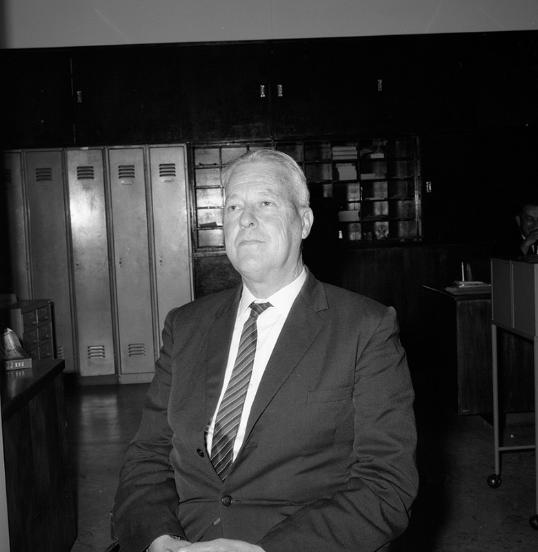 h. Mr Dennis Lyall, Mr Alan Hardy