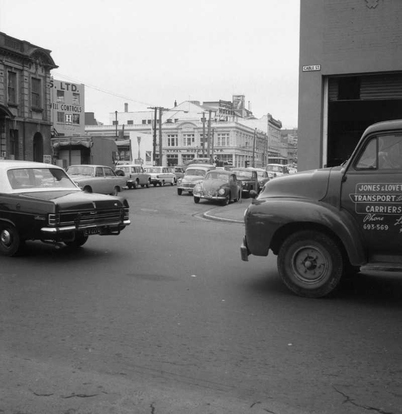 l. Traffic, Cable Street