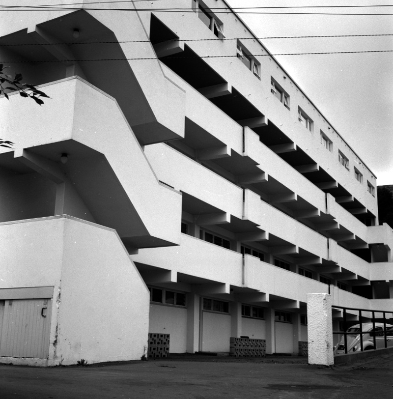 h. Flats, Open Space Surrounding