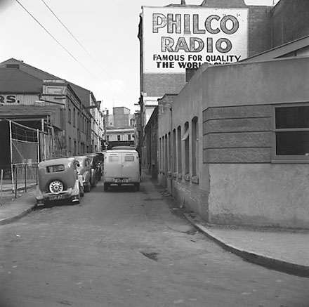 b. St Hill Street, billboard for Philco Radio,' Famous for Quality, the World Over ', motor vehicles