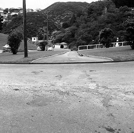 c. Views of reserve at Entrance Street and Aro Street intersection, bus shelter and war memorial in the background