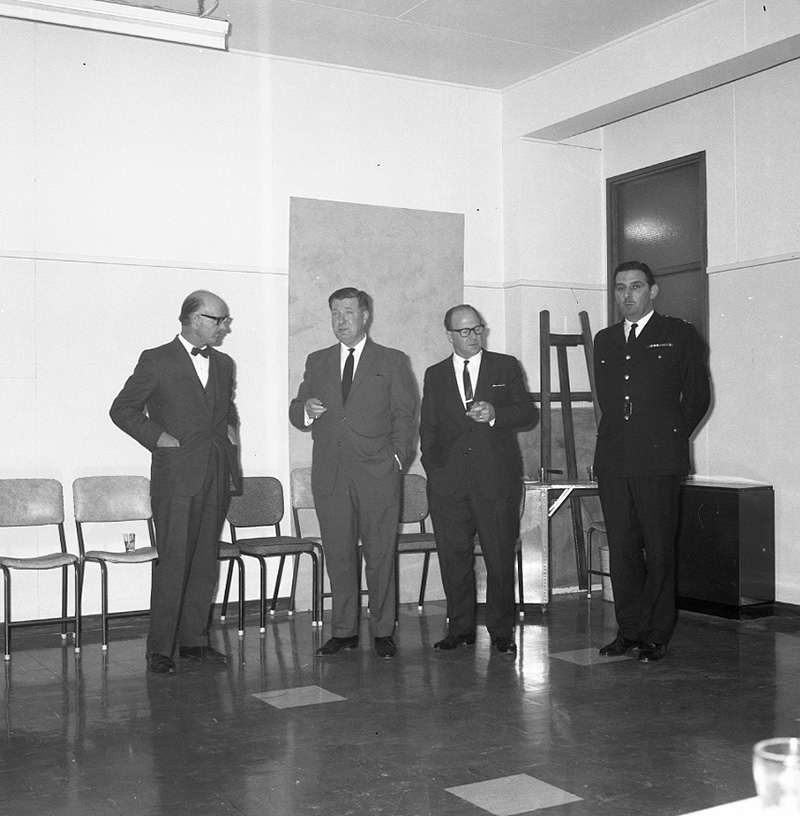 f. Reception, traffic house