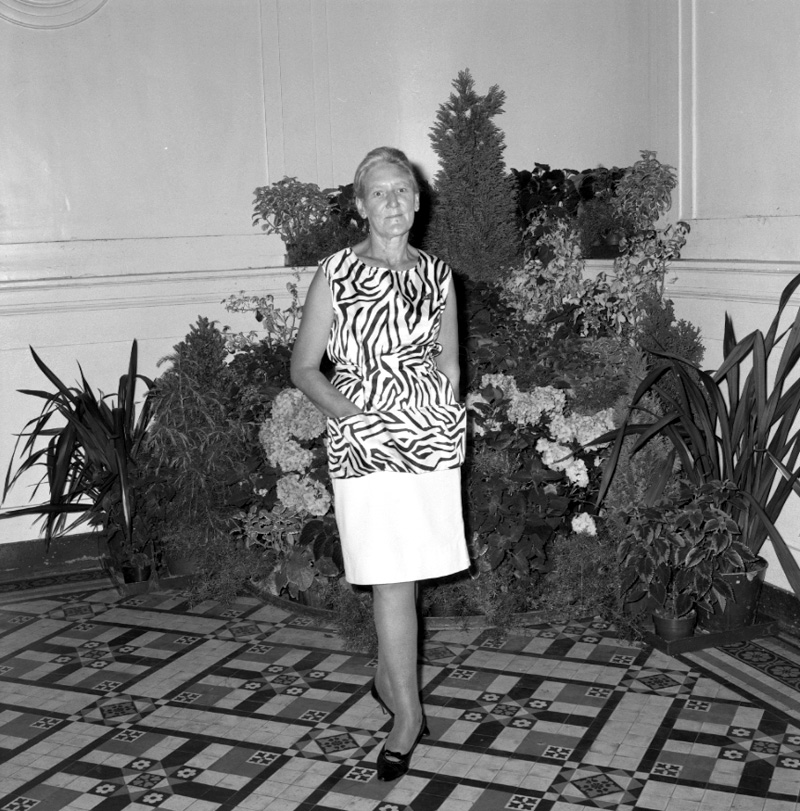 a. Zoo guides, New uniform