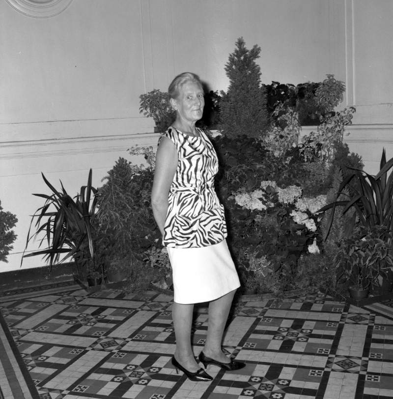 b. Zoo guides, New uniform