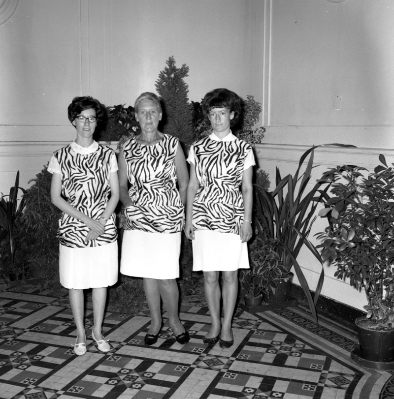 h. Zoo guides, New uniform