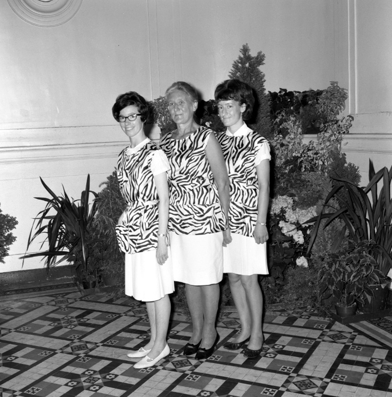 j. Zoo guides, New uniform