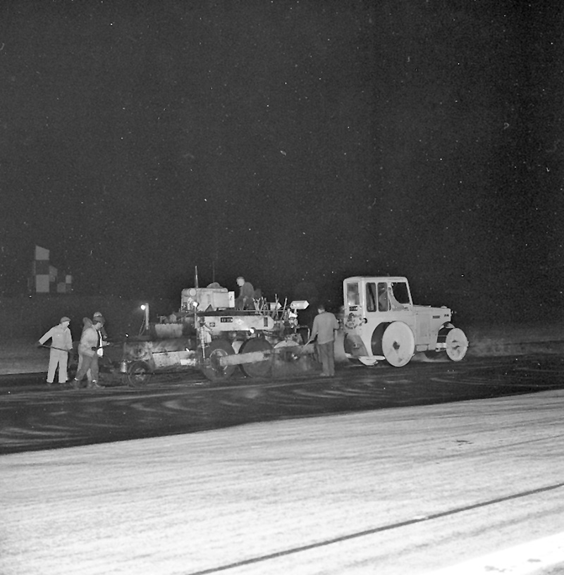 h. Airport, night paving of runway