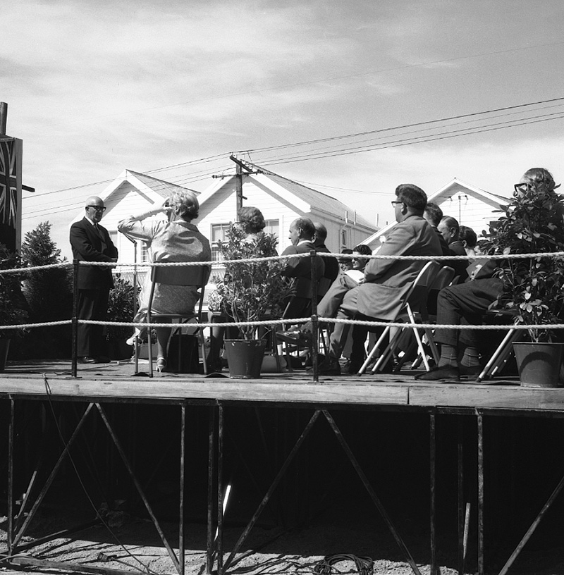 h. Nairn Street Flats, Official opening ceremony