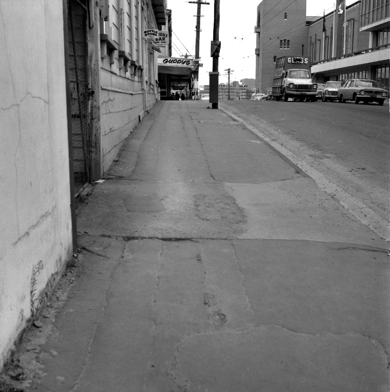 a. Footpath, Pipitea St-Molesworth St