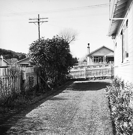 a. Views of single storey dwelling on the corner of Darwin Street and Chamberlain Street